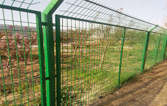 40厘米綠化帶護欄網常用油漆的對比